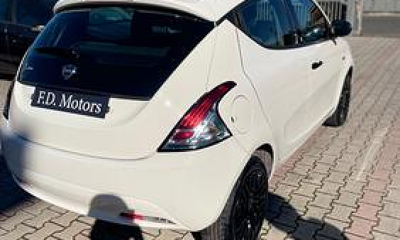Lancia Ypsilon 1.2 6...