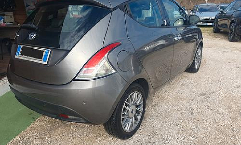 Lancia Ypsilon 1.3 M...
