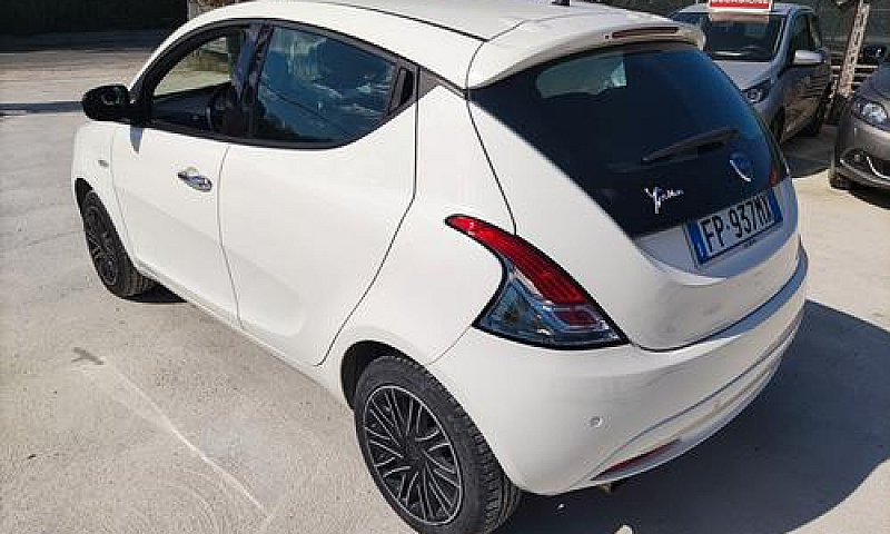 Lancia Ypsilon 1.2 6...