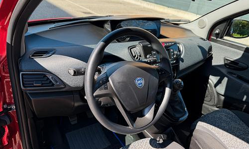 Lancia Ypsilon 1.0 H...