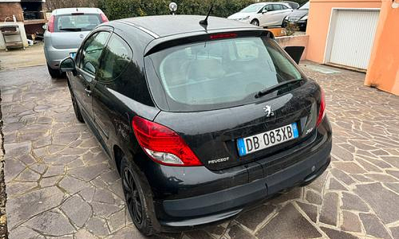 Peugeot 207 1.4Hdi 7...