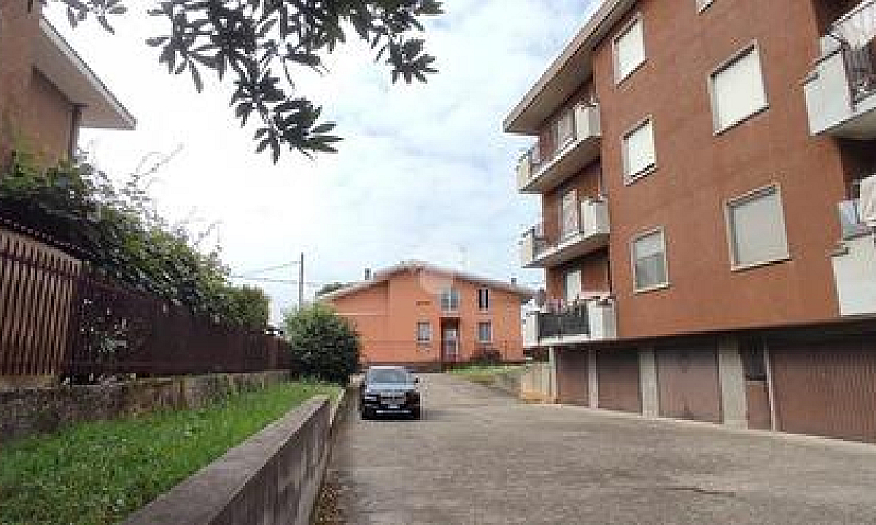 3 Locali A Lonate Po...