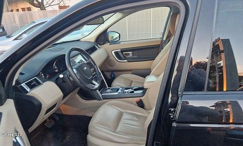 Land Rover Discovery...