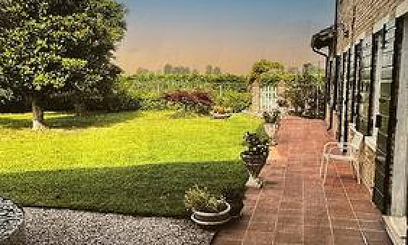 Villa In Stile Medit...