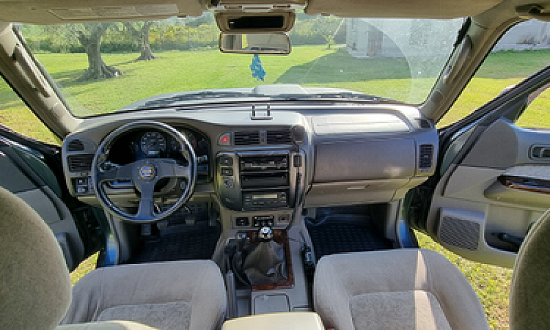 Nissan Patrol Gr Y61...