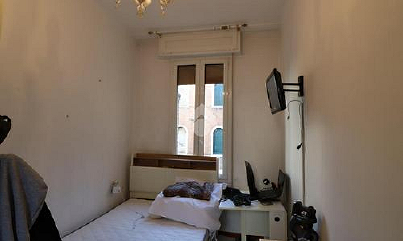 2 Locali A Venezia...
