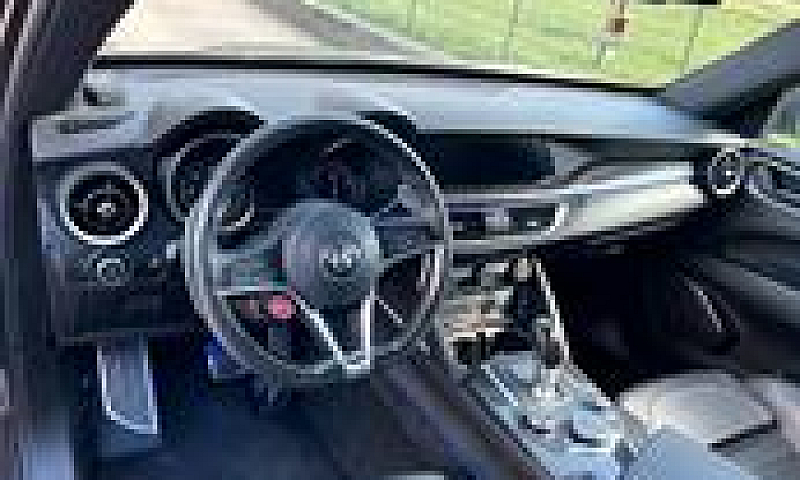 Alfa Romeo Stelvio 2...