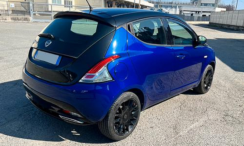 Lancia Ypsilon...