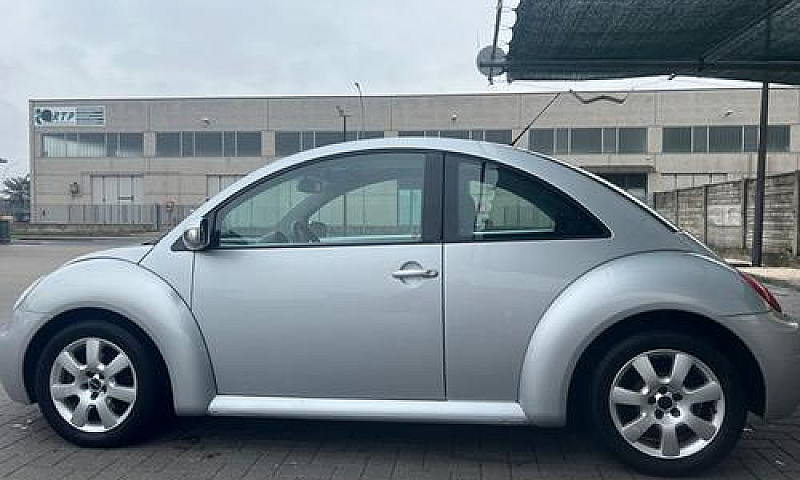Volkswagen New Beetl...