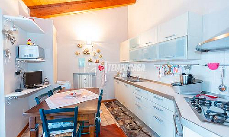 3 Locali Con Box E C...