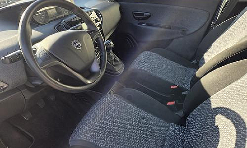 Lancia Ypsilon 1.0 5...