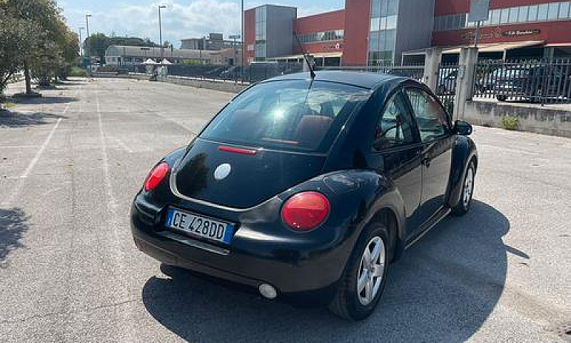 Volkswagen New Beetl...