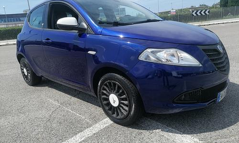 Lancia Ypsilon 1.2-6...