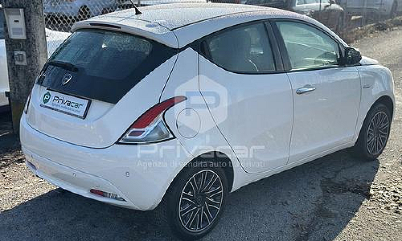 Lancia Ypsilon 1.2 6...