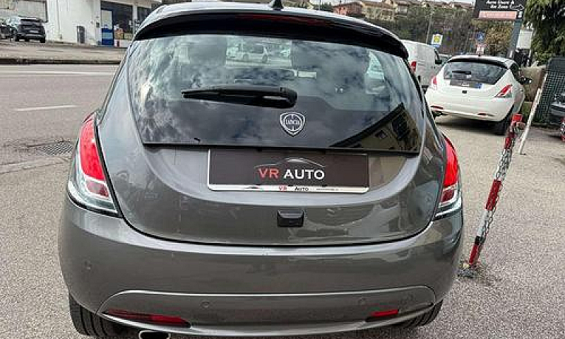 Lancia Ypsilon Hybri...