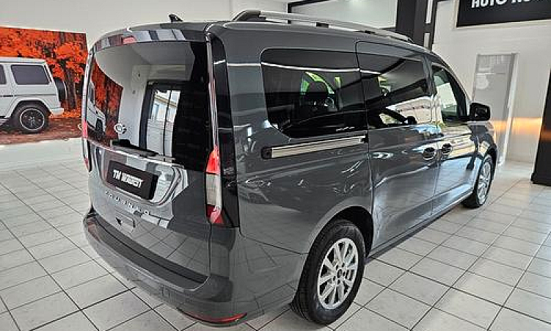 Ford Grand Tourneo C...