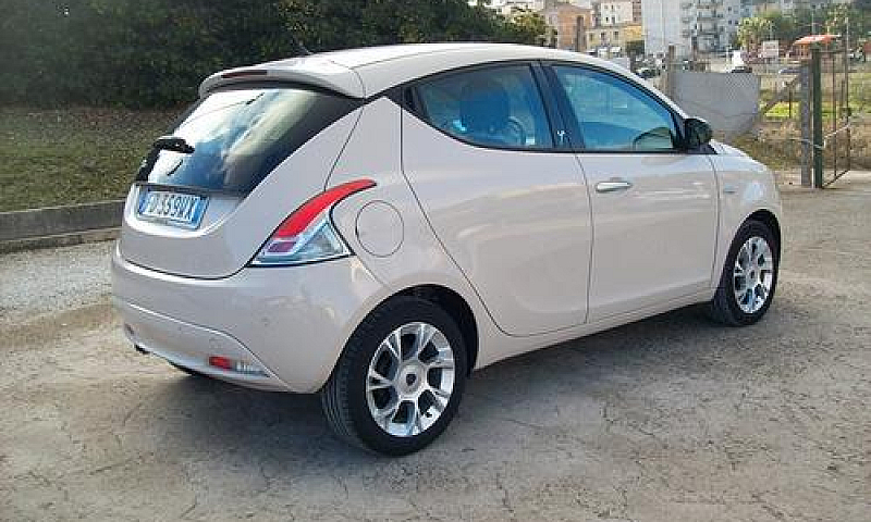 Lancia Ypsilon 1.3 M...