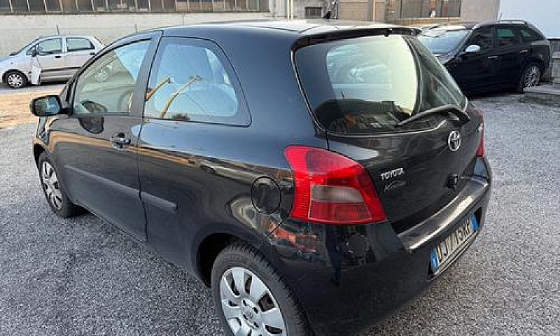 Toyota Yaris 1.000 B...