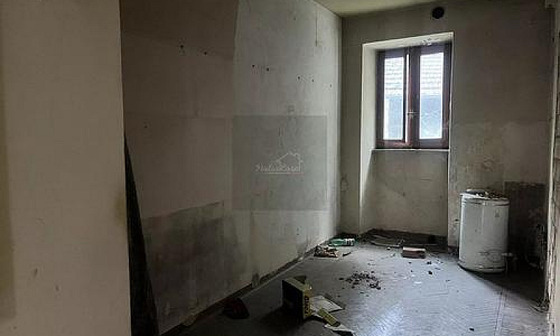 Bilocale Da Ristrutt...