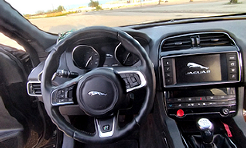 Jaguar F-Pace R Spor...