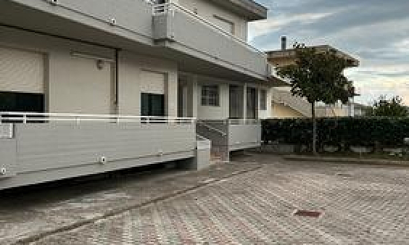 Appartamento E Magaz...
