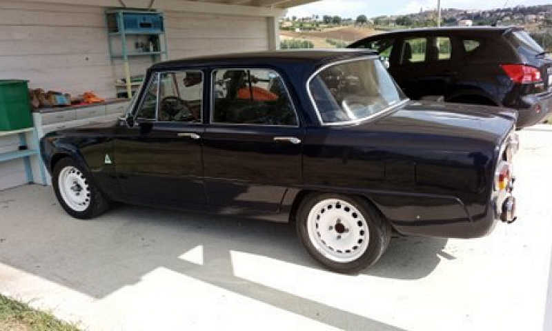 Alfa Romeo Giulia Nu...