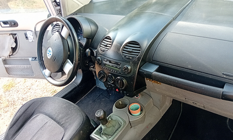Volkswagen New Beetl...