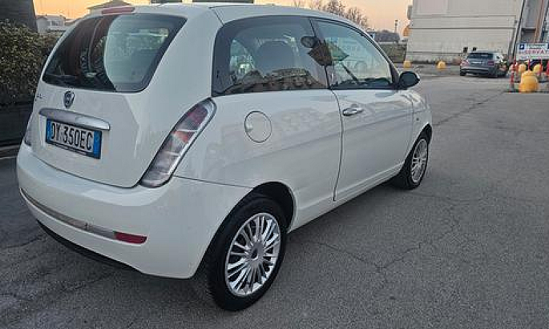 Lancia Ypsilon 1.2 A...