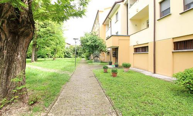 3 Locali A Galliera...
