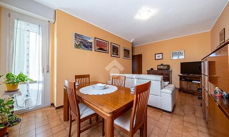 5 Locali A Montecchi...