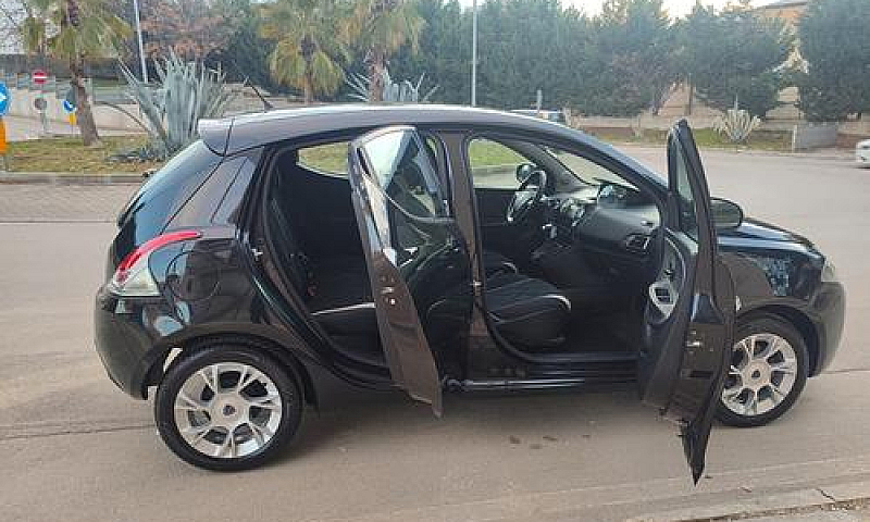 Lancia Ypsilon 0.9 T...