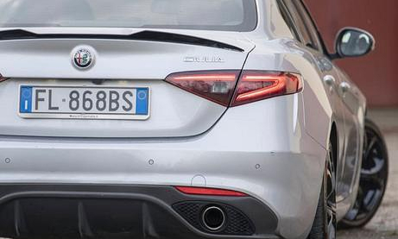 Alfa Romeo Giulia (2...