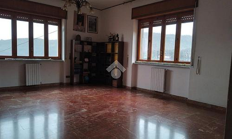 4 Locali A Mendicino...