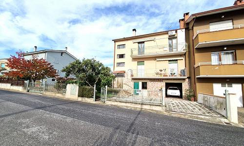 3 Locali A Castel Ri...