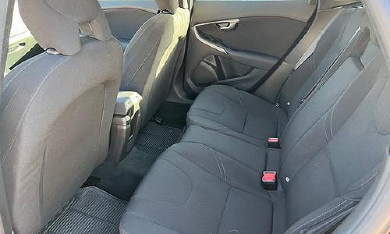 Volvo V40 D2 1.6 Mom...