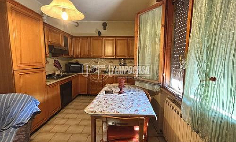 Porzione Di Casa Con...
