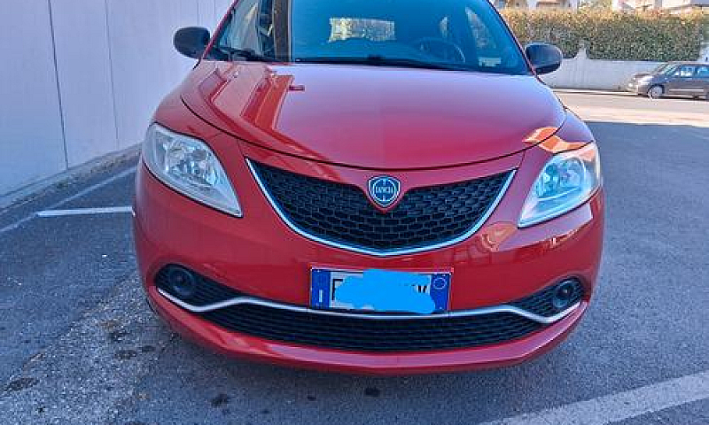 Lancia Ypsilon 1.2 6...