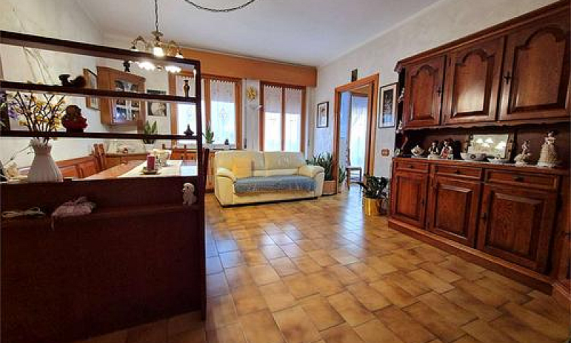 Ampio Appartamento C...