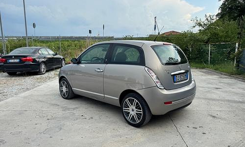 Lancia Ypsilon 1.3 M...
