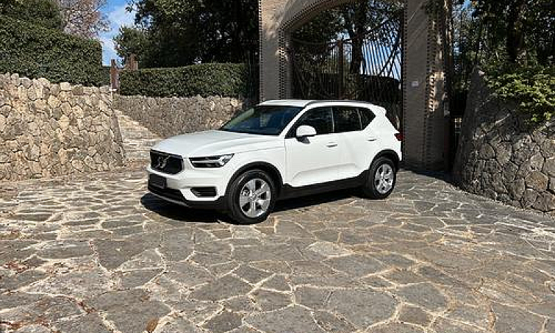 Volvo Xc40 (2017-->)...