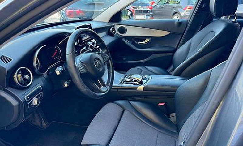 Mercedes-Benz C 220D...