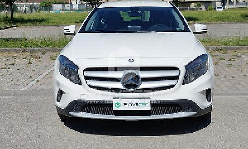 Mercedes Gla 180 D B...