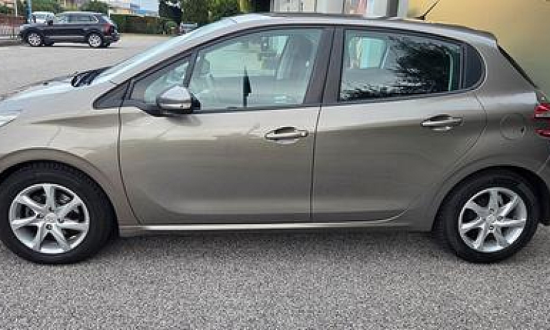 Peugeot 208 1.4 Hdi ...