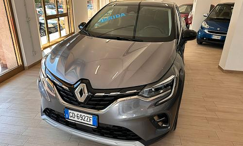 Renault Captur Plug-...
