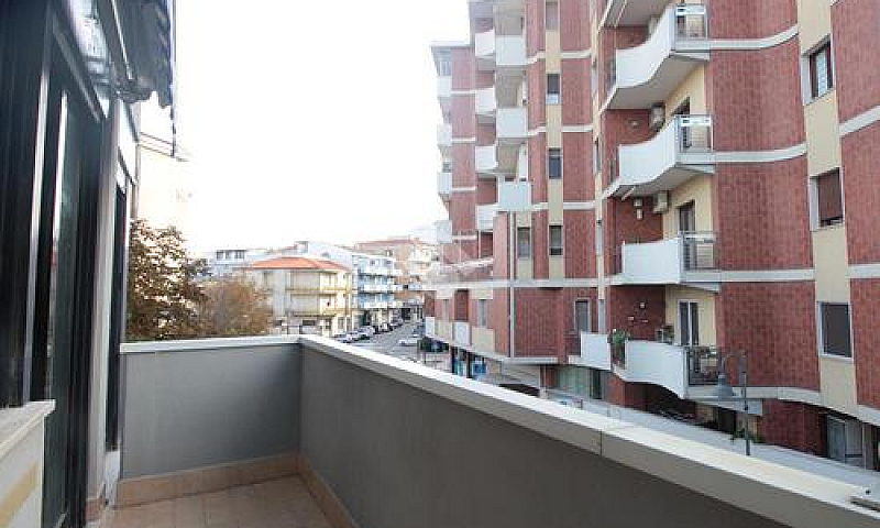 3 Locali A Termoli...