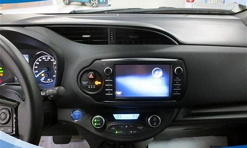 Toyota Yaris Hybrid ...