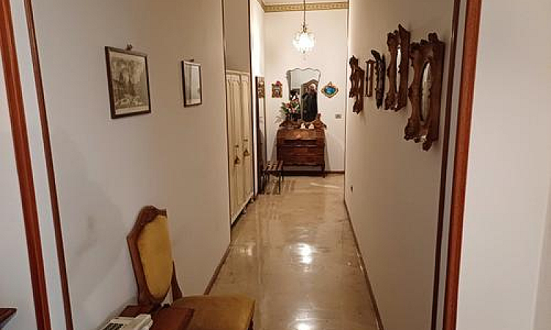 Vendiamo Appartament...