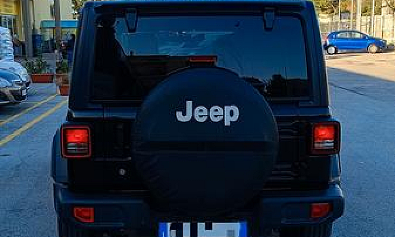 Jeep Wrangler Unlimi...