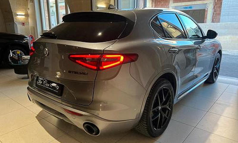 Alfa Romeo Stelvio V...