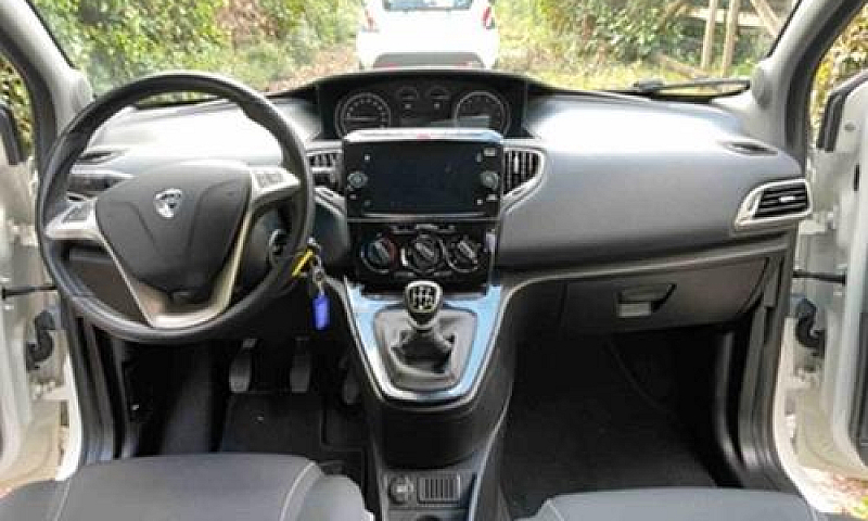 Lancia Ypsilon 1.0 F...
